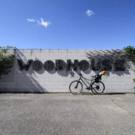 La Cordata Accommodation - Woodhouse Bike Hotel Cinisello Balsamo Exteriör bild