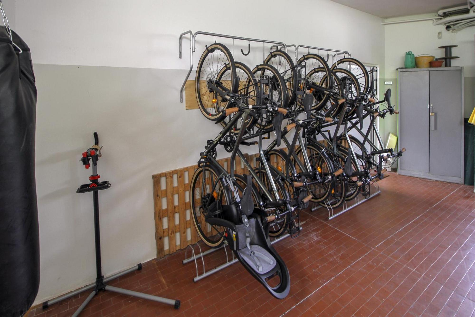 La Cordata Accommodation - Woodhouse Bike Hotel Cinisello Balsamo Exteriör bild