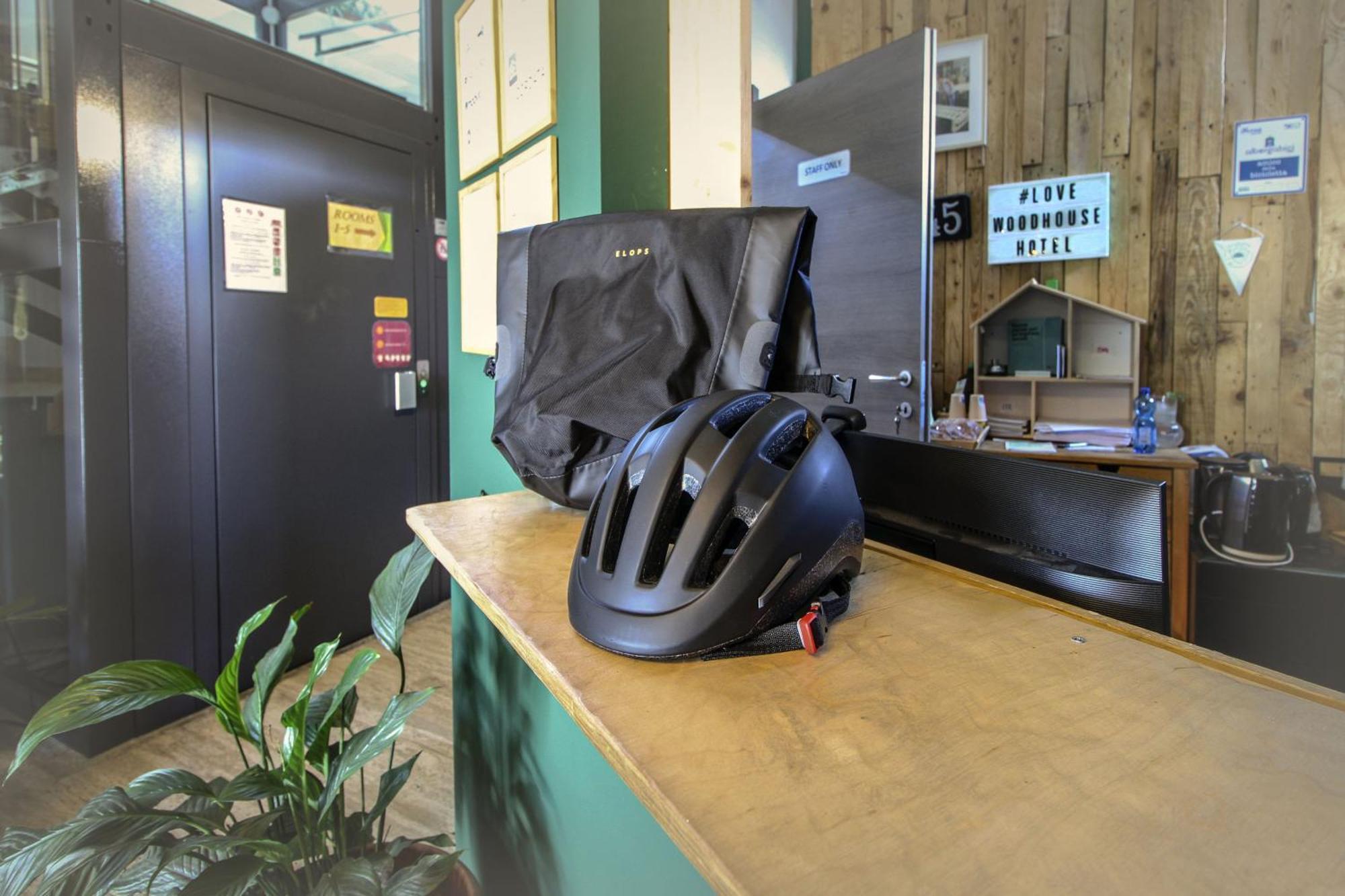 La Cordata Accommodation - Woodhouse Bike Hotel Cinisello Balsamo Exteriör bild